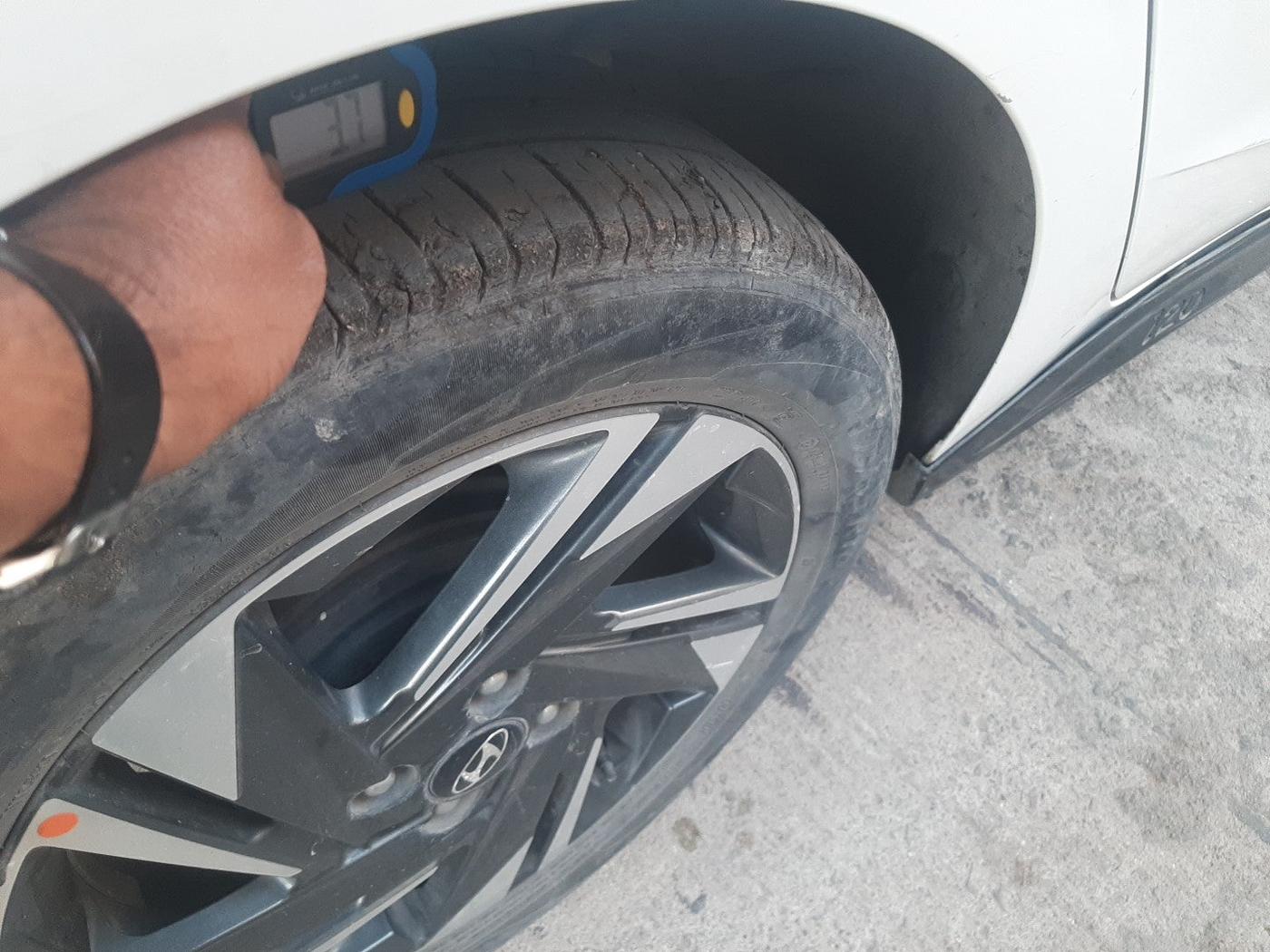2021 Hyundai NEW I20 ASTA 1.2 AT, Petrol, Automatic, 30,028 km, tyre