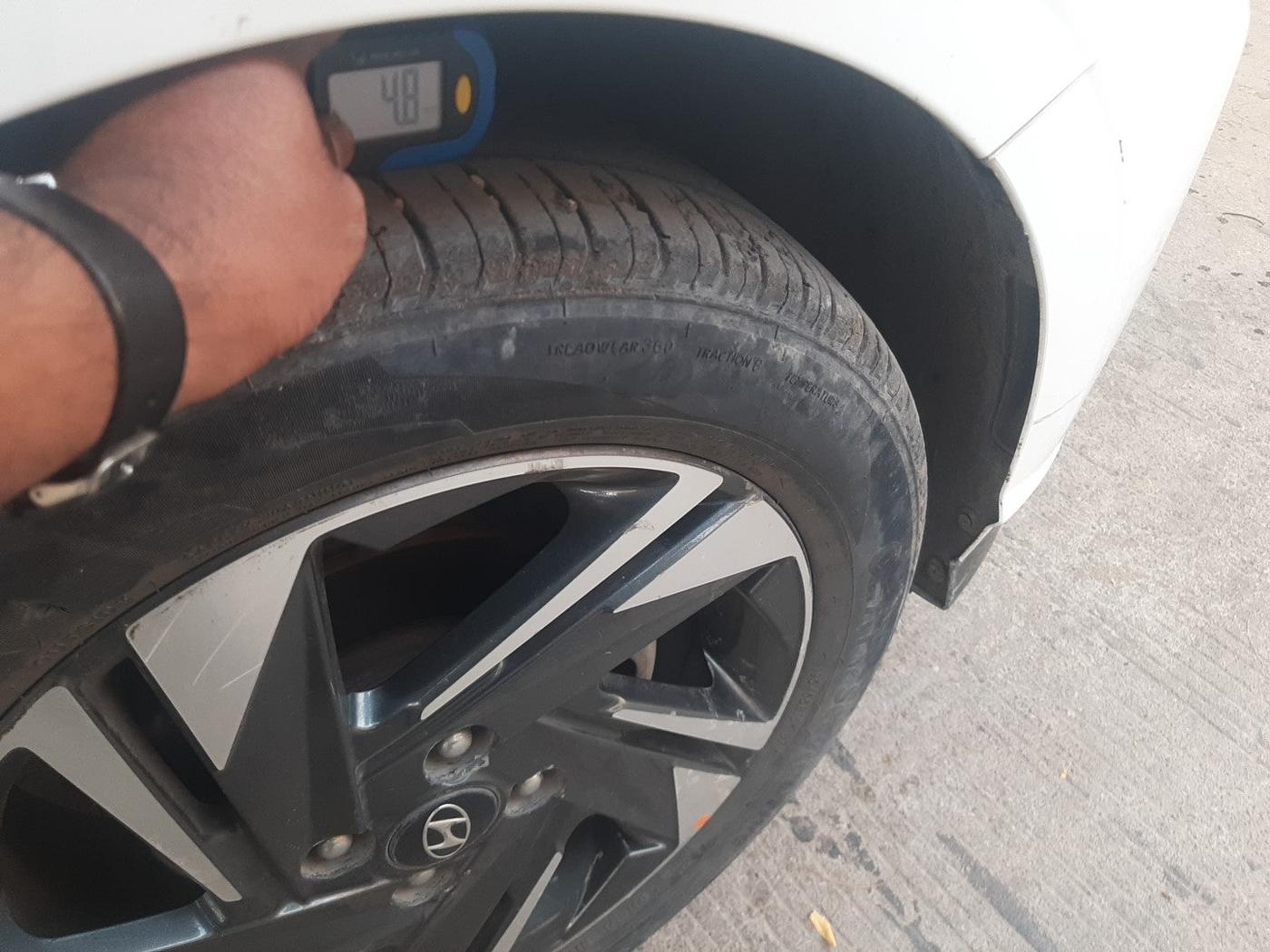 2021 Hyundai NEW I20 ASTA 1.2 AT, Petrol, Automatic, 30,028 km, tyre
