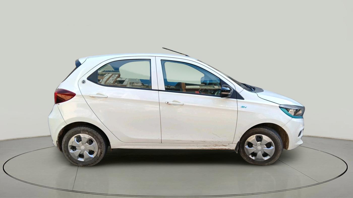2024 Tata TIAGO EV XT LONG RANGE, Electric, Automatic, 63,142 km, exterior