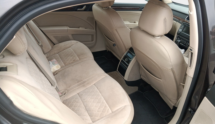 2015 Skoda Superb ELEGANCE 2.0 TDI CR AT, Diesel, Automatic, 2,56,693 km, interior