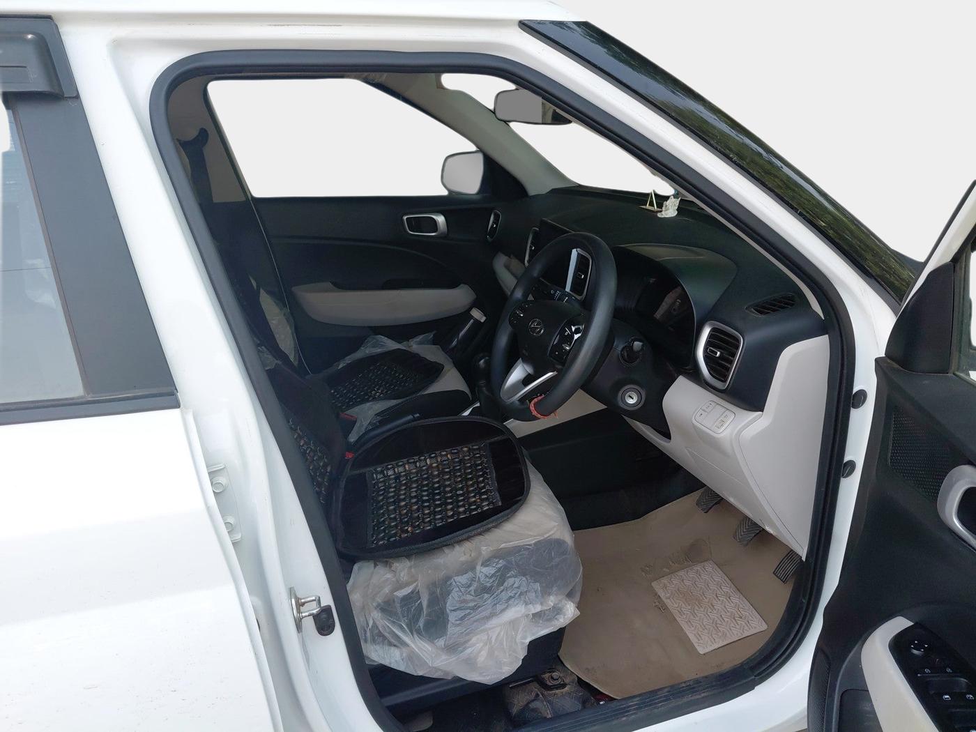 2024 Hyundai VENUE S 1.2, Petrol, Manual, 29,825 km, interior