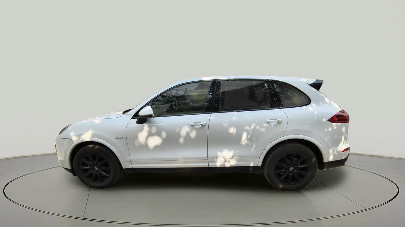 2017 Porsche Cayenne DIESEL PLATINUM EDITION, Diesel, Automatic, 1,05,492 km, exterior