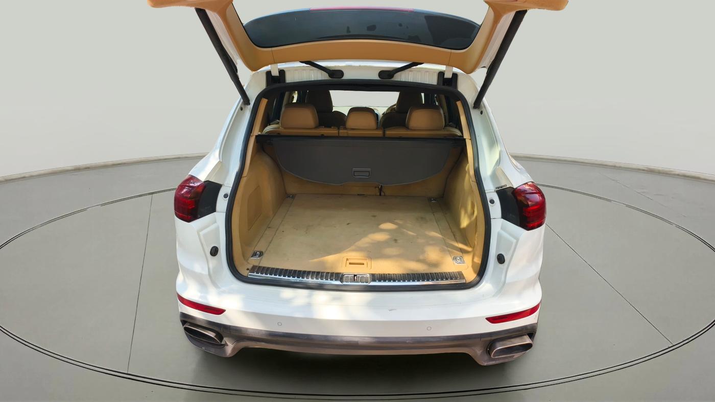 2017 Porsche Cayenne DIESEL PLATINUM EDITION, Diesel, Automatic, 1,05,492 km, exterior