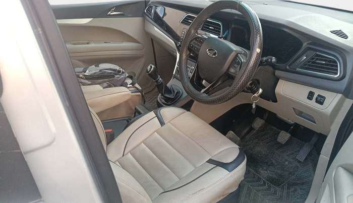 2019 Mahindra MARAZZO M6 8 STR, Diesel, Manual, 59,608 km, interior