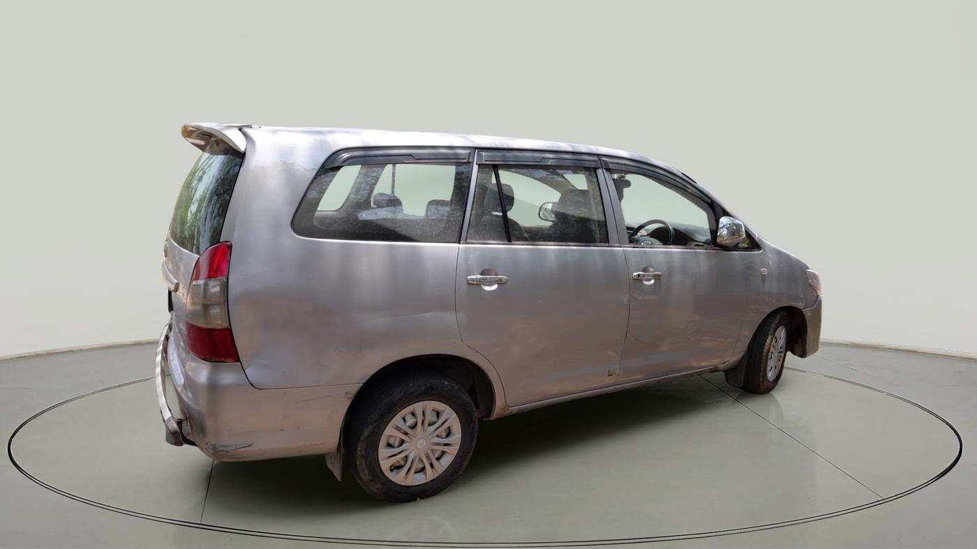 2016 Toyota Innova 2.5 G 8 STR, Diesel, Manual, 1,35,136 km, exterior
