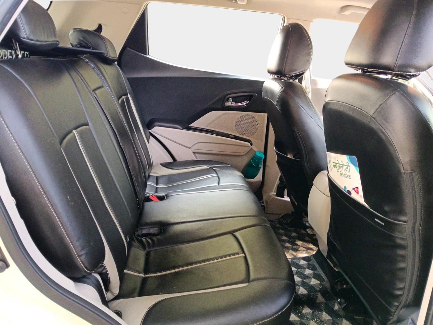 2022 Mahindra XUV300 W8 1.5 DIESEL, Diesel, Manual, 57,555 km, interior