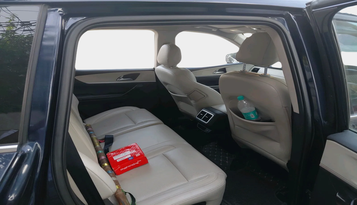 2021 Mahindra XUV700 AX 7 P AT 7 STR, Petrol, Automatic, 26,285 km, interior