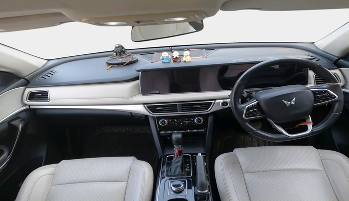 2021 Mahindra XUV700 AX 7 P AT 7 STR, Petrol, Automatic, 26,285 km, interior