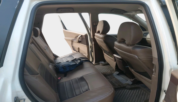 2015 Mahindra XUV500 W6, Diesel, Manual, 1,87,052 km, interior
