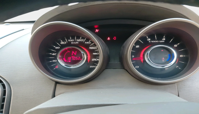 2015 Mahindra XUV500 W6, Diesel, Manual, 1,87,052 km, interior