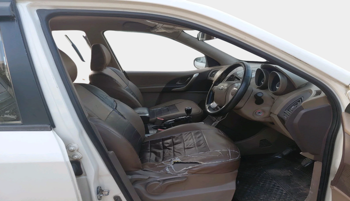 2015 Mahindra XUV500 W6, Diesel, Manual, 1,87,052 km, interior