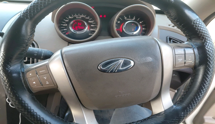 2015 Mahindra XUV500 W6, Diesel, Manual, 1,87,052 km, interior