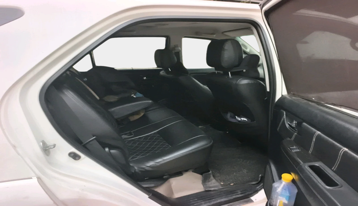 2015 Toyota Fortuner 3.0 4X4 MT, Diesel, Manual, 2,85,775 km, interior