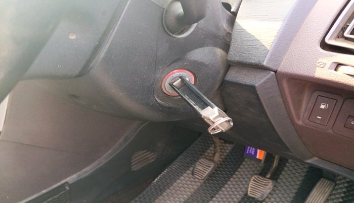 2013 Mahindra XUV500 W8, Diesel, Manual, 1,52,567 km, interior