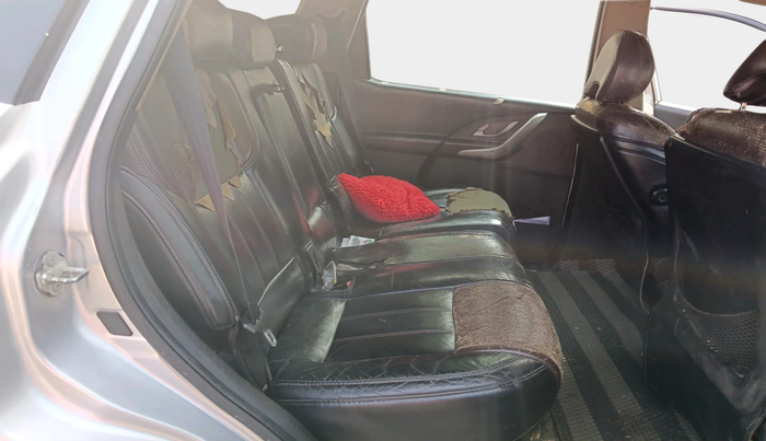 2013 Mahindra XUV500 W8, Diesel, Manual, 1,52,567 km, interior