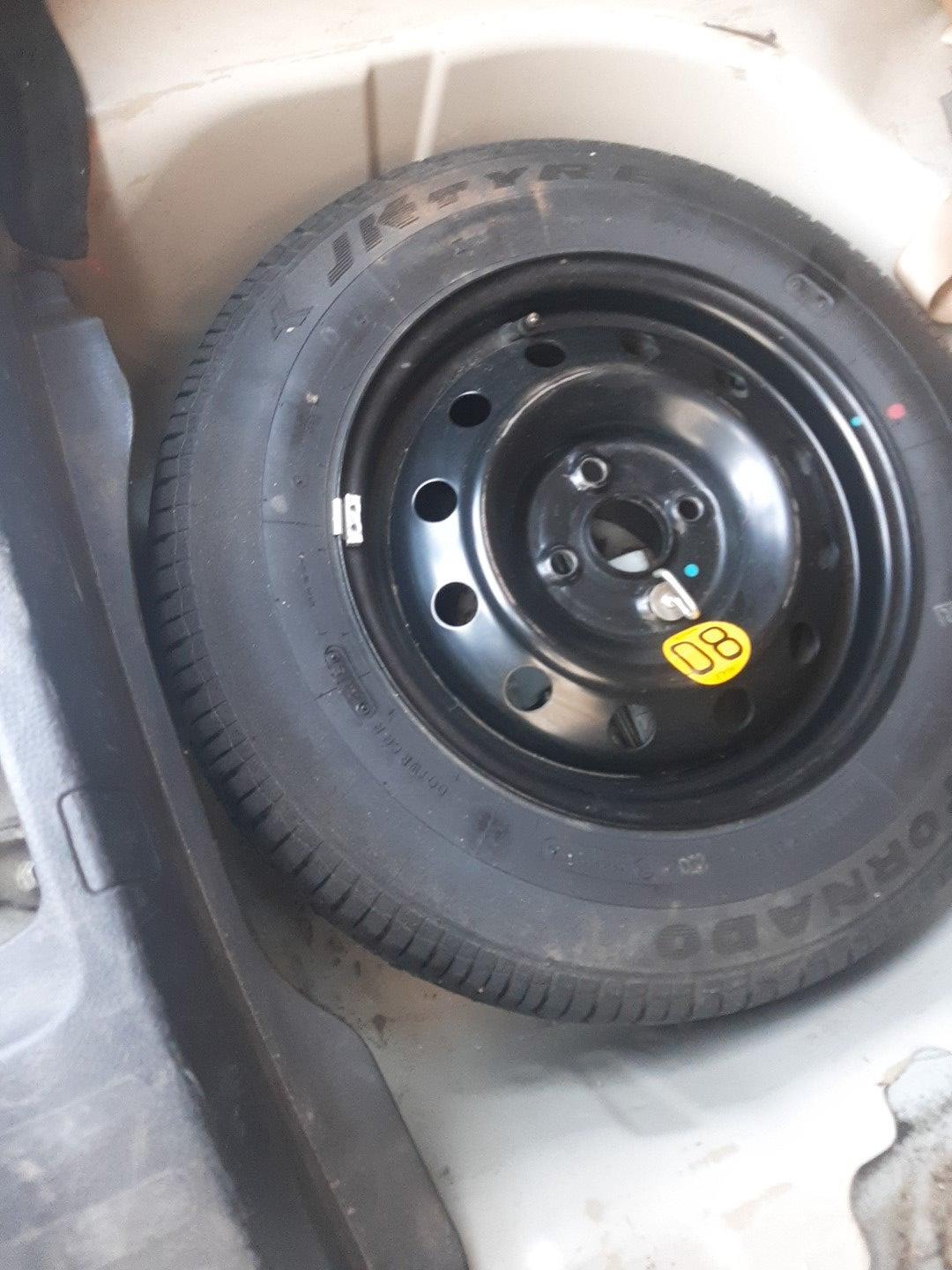 2016 Maruti Swift Dzire ZDI, Diesel, Manual, 1,28,755 km, tyre
