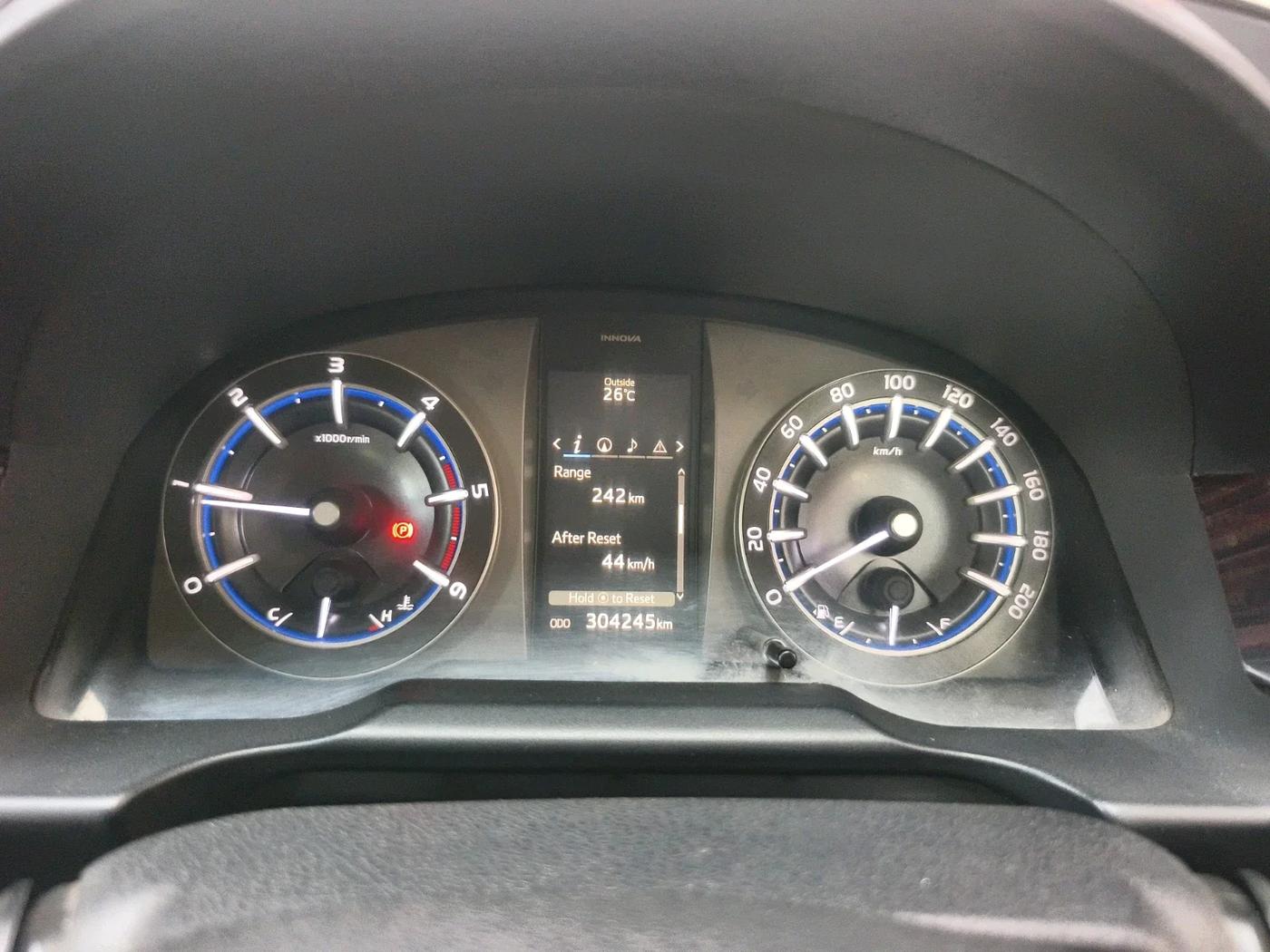 2018 Toyota Innova Crysta 2.4 VX 8 STR, Diesel, Manual, 3,04,245 km, interior