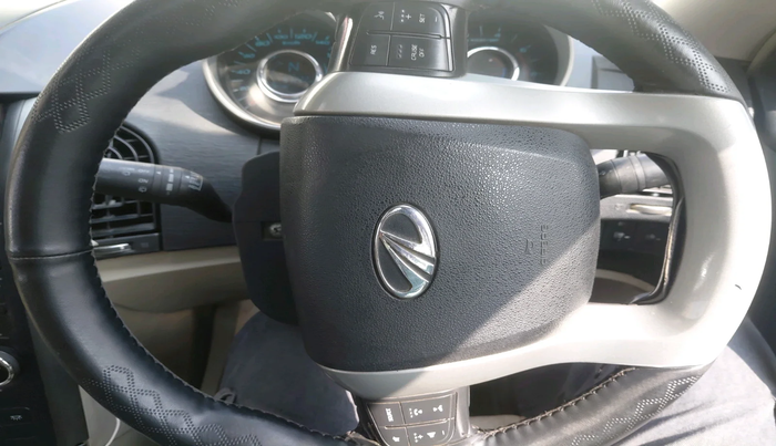2016 Mahindra XUV500 W10, Diesel, Manual, 91,222 km, interior