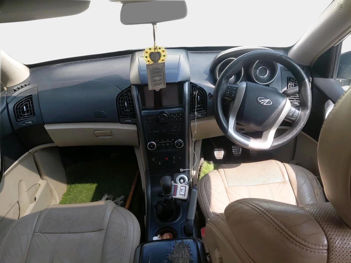 2016 Mahindra XUV500 W10, Diesel, Manual, 93,000 km, interior