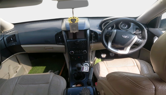 2016 Mahindra XUV500 W10, Diesel, Manual, 91,222 km, interior