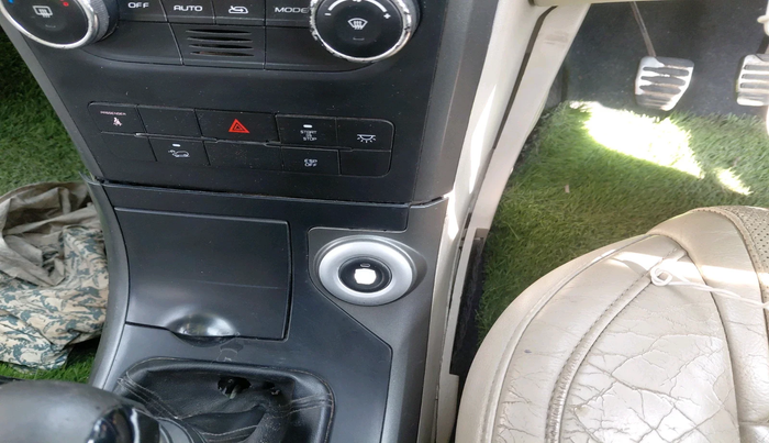 2016 Mahindra XUV500 W10, Diesel, Manual, 91,222 km, interior