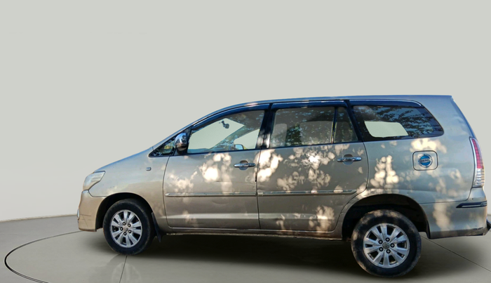 2011 Toyota Innova V 2.5 8 STR, Diesel, Manual, 4,08,941 km, exterior