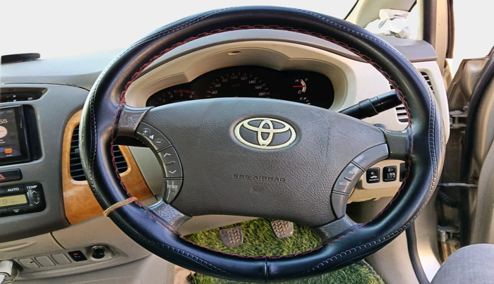 2011 Toyota Innova V 2.5 8 STR, Diesel, Manual, 4,08,941 km, interior