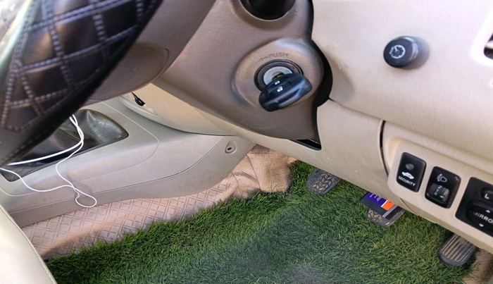 2011 Toyota Innova V 2.5 8 STR, Diesel, Manual, 4,08,941 km, interior