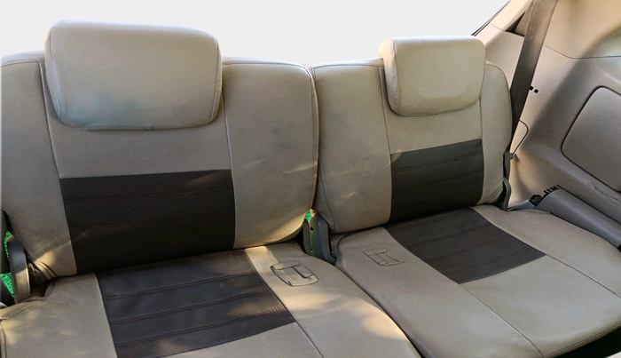 2011 Toyota Innova V 2.5 8 STR, Diesel, Manual, 4,08,941 km, interior