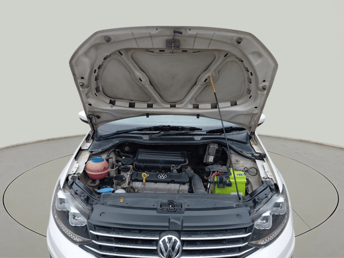2016 Volkswagen Vento HIGHLINE 1.6 MPI, Petrol, Manual, 1,88,323 km, exterior