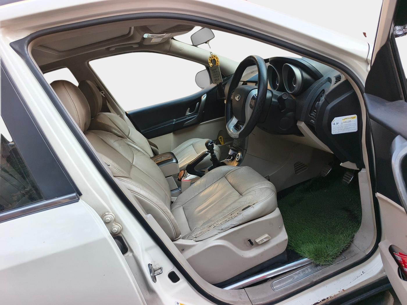 2016 Mahindra XUV500 W10, Diesel, Manual, 88,297 km, interior