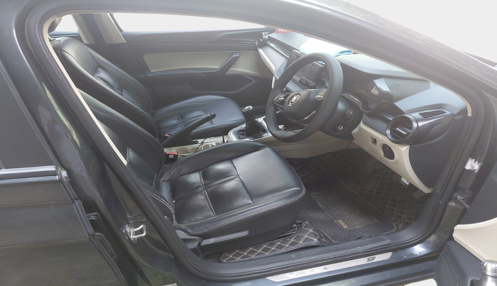 2022 Skoda SLAVIA ACTIVE 1.0L TSI MT, Petrol, Manual, 89,604 km, interior