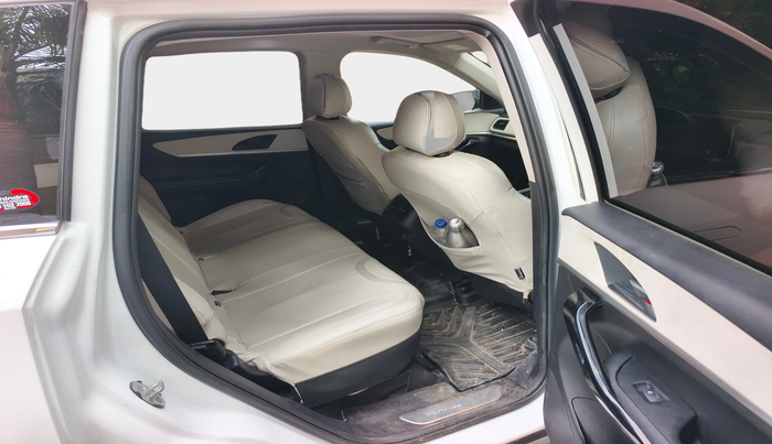 2021 Mahindra XUV700 AX 5 P MT 5 STR, Petrol, Manual, 46,687 km, interior