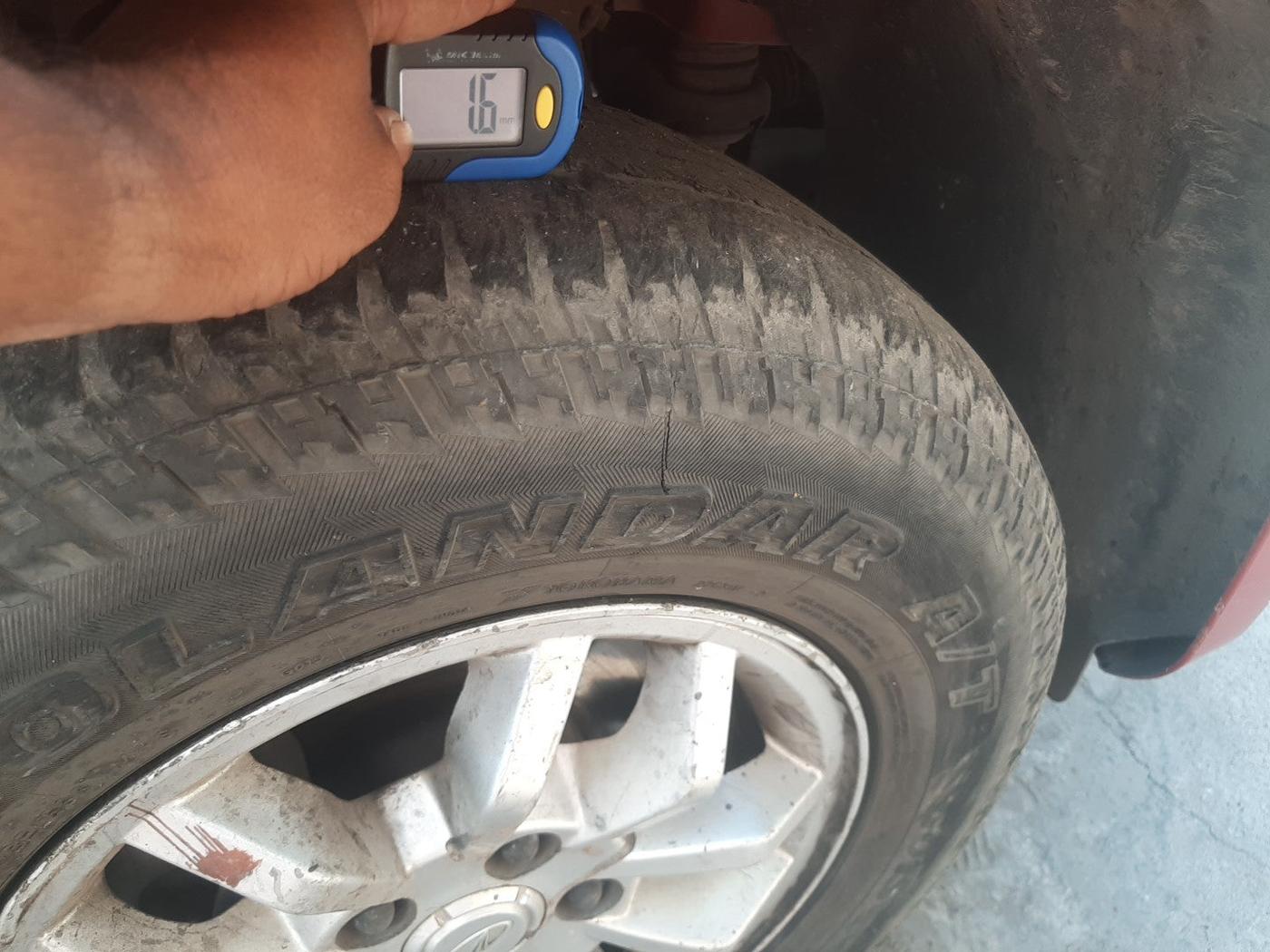 2016 Mahindra TUV300 T8, Diesel, Manual, 2,27,855 km, tyre