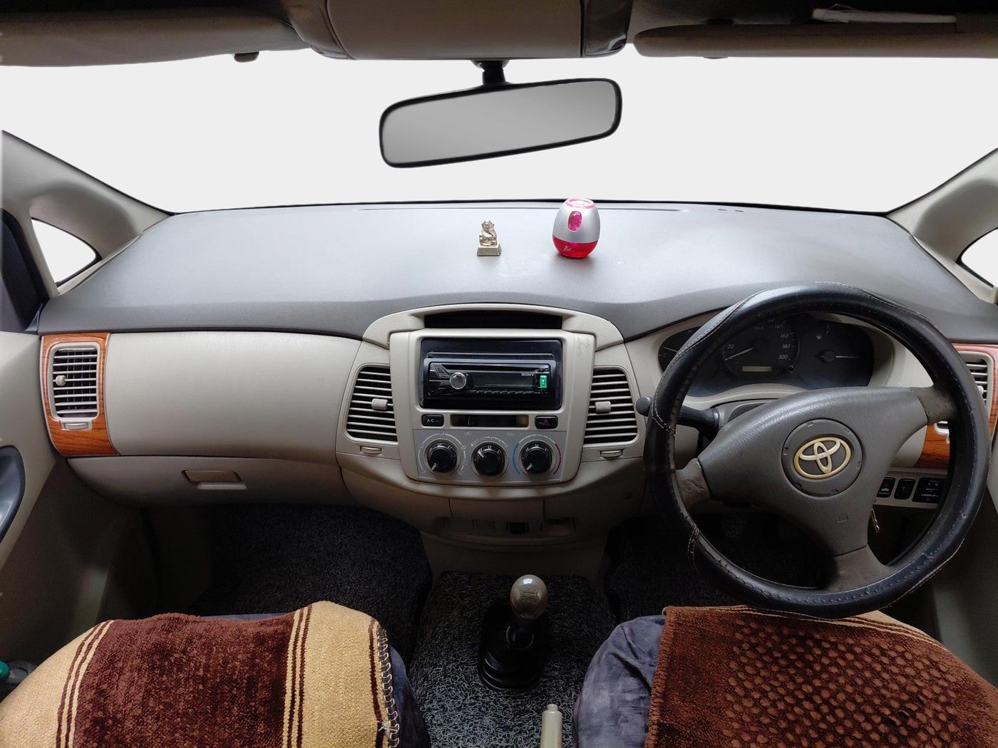 2013 Toyota Innova 2.5 G2 8STR, Diesel, Manual, 2,23,832 km, interior