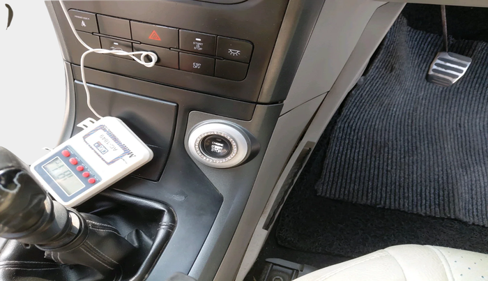 2016 Mahindra XUV500 W10, Diesel, Manual, 92,679 km, interior