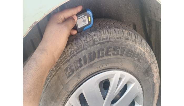 2013 Maruti Swift VDI, Diesel, Manual, 2,97,857 km, tyre