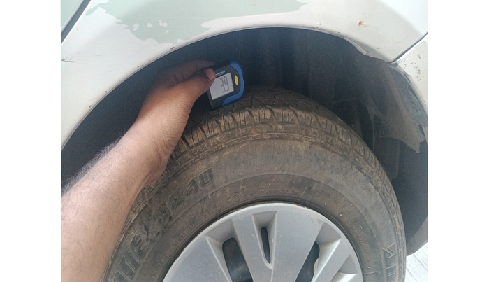 2013 Maruti Swift VDI, Diesel, Manual, 2,97,857 km, tyre