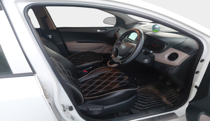 2017 Hyundai Grand i10 SPORTZ (O) 1.2 KAPPA VTVT, Petrol, Manual, 1,84,013 km, interior