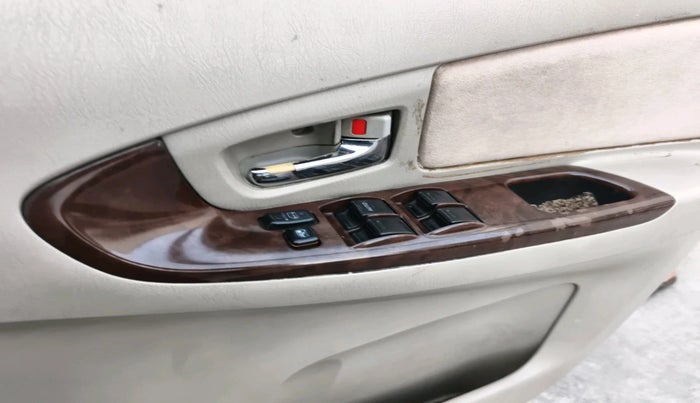 2014 Toyota Innova 2.5 VX 7 STR, Diesel, Manual, 1,80,410 km, interior