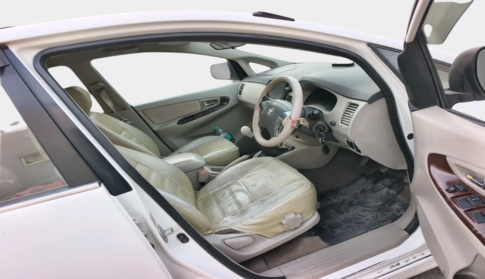 2014 Toyota Innova 2.5 VX 7 STR, Diesel, Manual, 1,80,410 km, interior