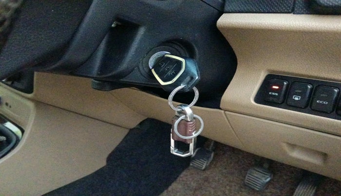 2018 Mahindra TUV300 T10, Diesel, Manual, 1,07,992 km, interior