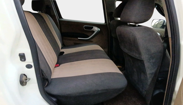 2018 Mahindra TUV300 T10, Diesel, Manual, 1,07,992 km, interior