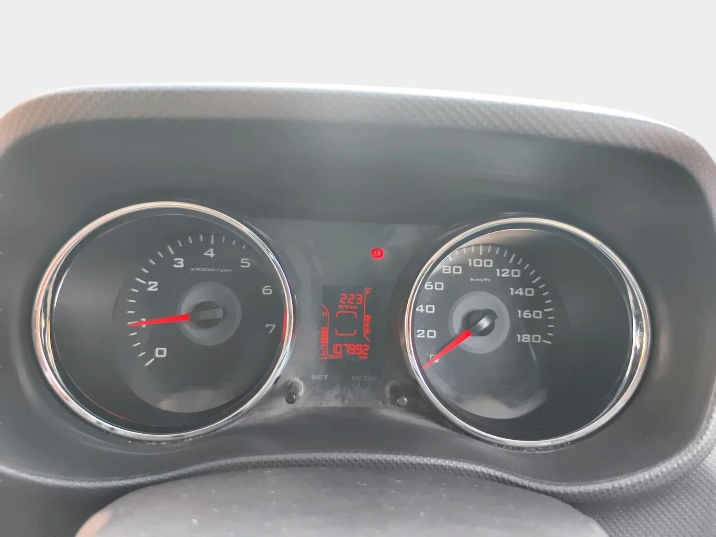 2018 Mahindra TUV300 T10, Diesel, Manual, 1,07,992 km, interior