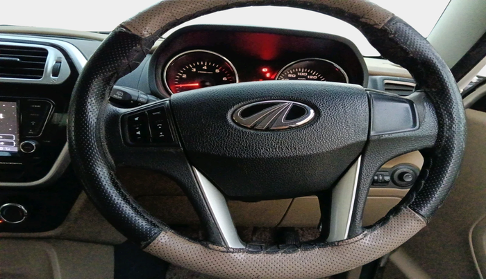 2018 Mahindra TUV300 T10, Diesel, Manual, 1,07,992 km, interior