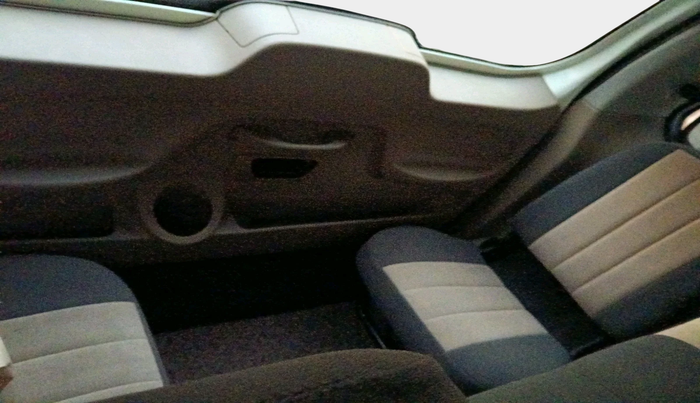 2018 Mahindra TUV300 T10, Diesel, Manual, 1,07,992 km, interior