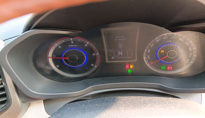 2019 Mahindra XUV300 W8 1.5 DIESEL, Diesel, Manual, 1,04,082 km, interior