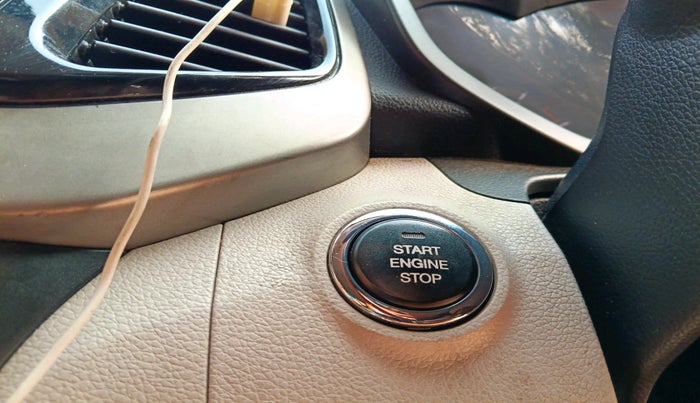 2019 Mahindra XUV300 W8 1.5 DIESEL, Diesel, Manual, 1,04,082 km, interior