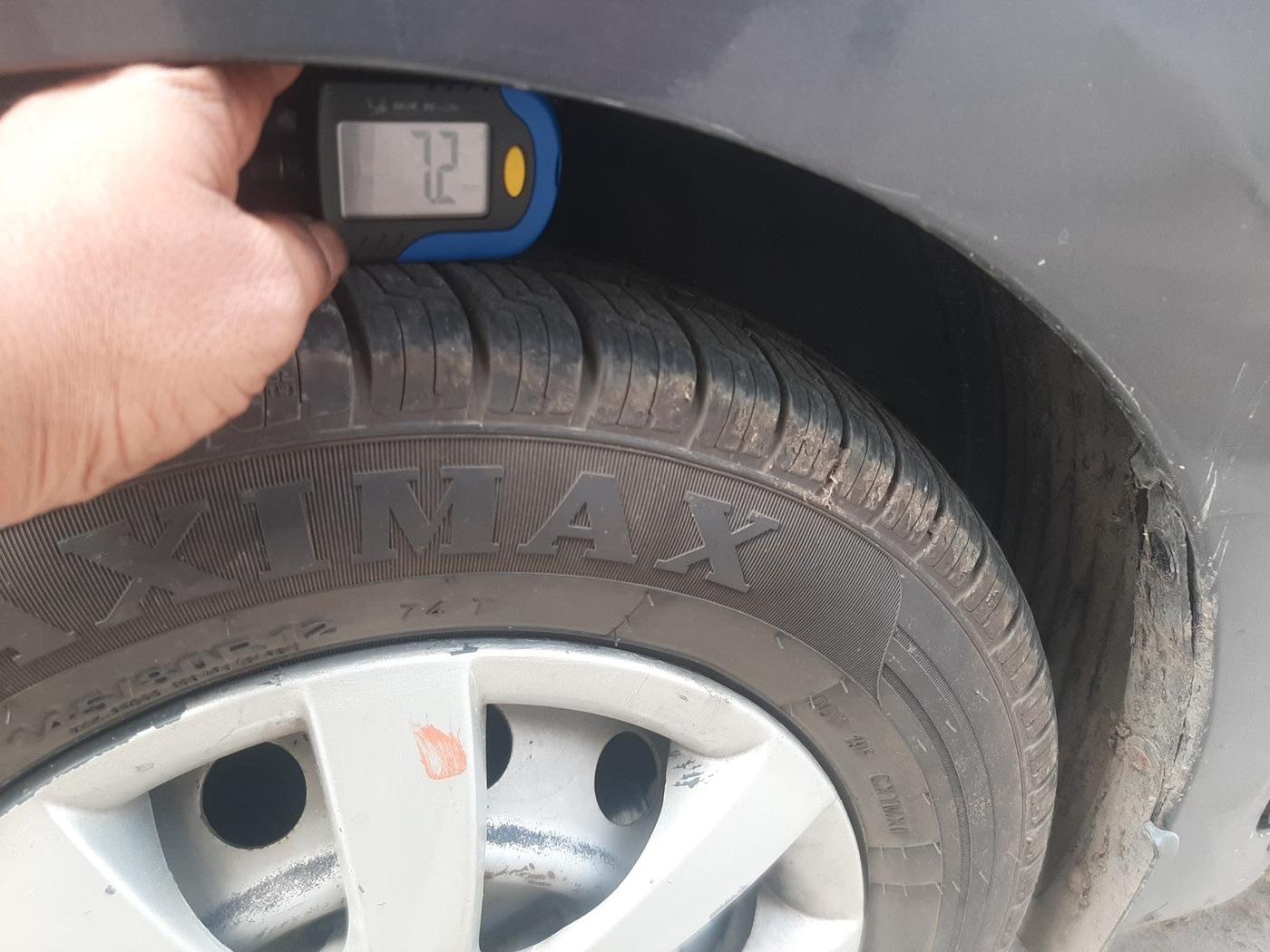 2016 Hyundai Eon ERA +, Petrol, Manual, 60,405 km, tyre