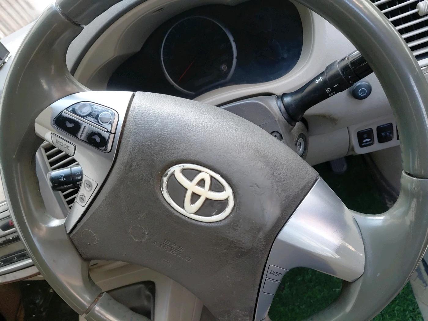 2014 Toyota Innova 2.5 VX 8 STR, Diesel, Manual, 2,30,000 km, interior